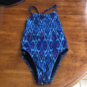 Fixed jolyn one piece size 26